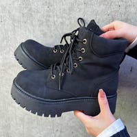 Shoes in Closet | MTTS0002582