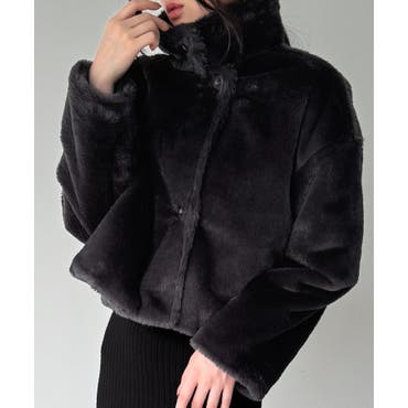 キュートかつ大人アウター。スリーブボアショートフェイクムートン