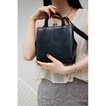 エンブレム型押しサッチェル[品番：IGAW0006160]｜axes femme