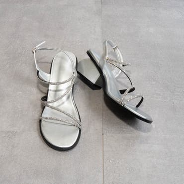 CAPRICIEUX LE'MAGE】Tストラップフラットサンダル[品番