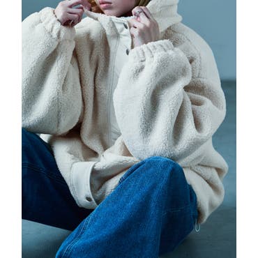 温かふんわりエレガント。ボア素材スタンドネックポンチョジャケット