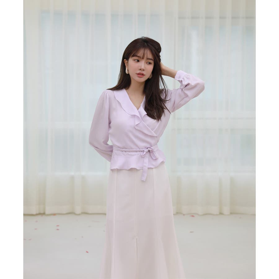 女性らしいムードのシフォンフリルラップブラウス[品番
