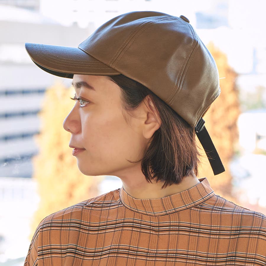 送料込 新品 レザー キャップ フェイク グロッシー 男女 CAP シンプル