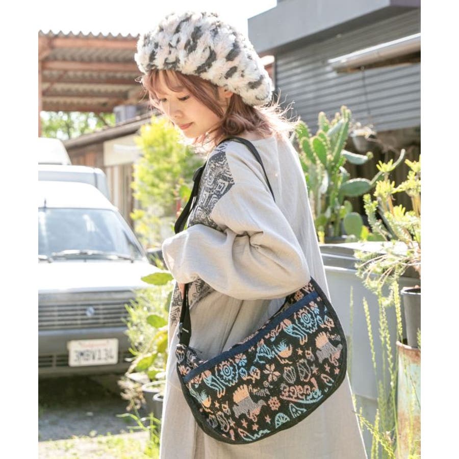 新品 COS レザー クロスボディ クレセント バッグ（CRESCENT