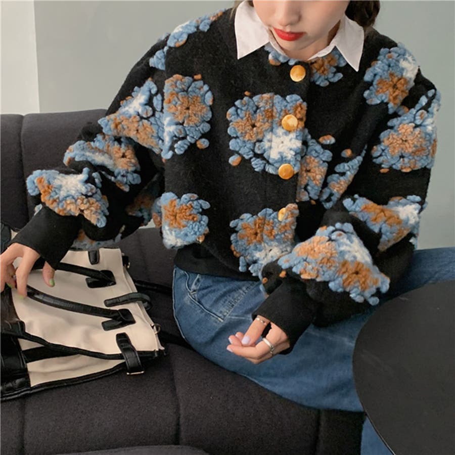 ニットカーディガン 花柄ボア くるみボタン[品番：DCTW0003438