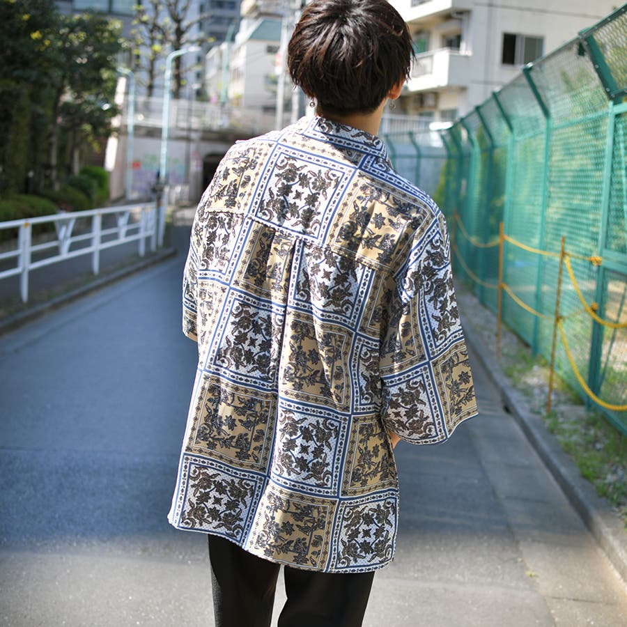 kutir】【ウルトラルーズシルエット】バンダナ柄シャツ[品番 kutir】【ウルトラルーズシルエット】バンダナ柄シャツ[品番