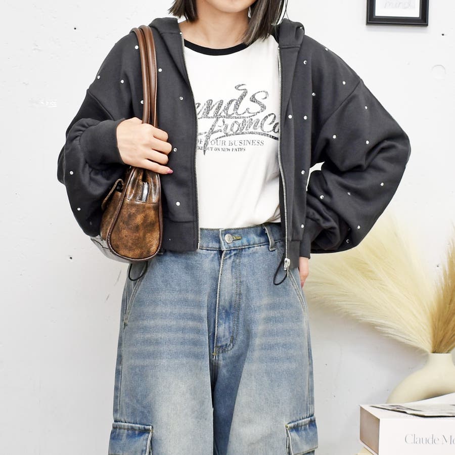 unknown ラインストーンパーカー+Tシャツとデニム