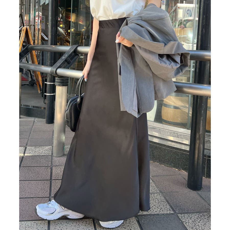 さらっとした大人の質感。サテンロングスカート[品番