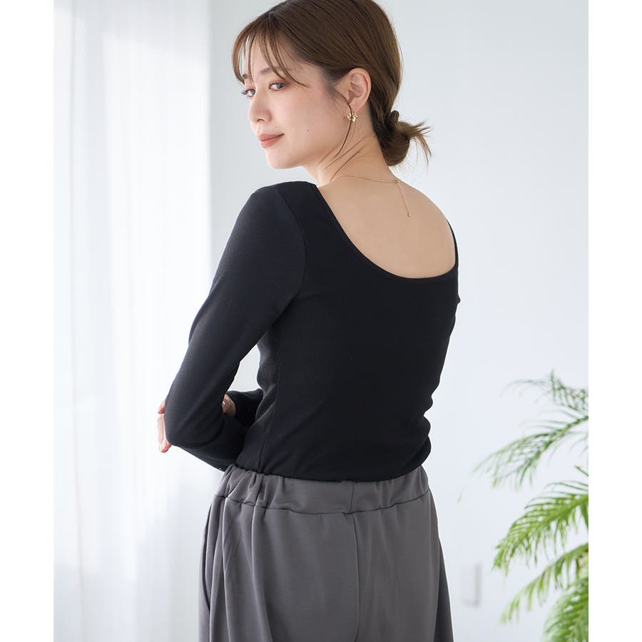 【最新入荷】 トップス]バックオープン肩パッド付きリブトップス[241255][品番 トップス