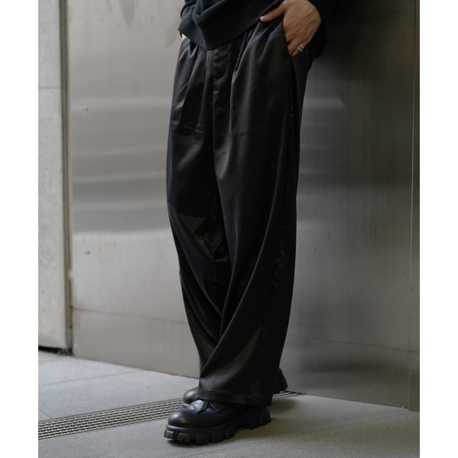 toga サテンイージーパンツ　トーガ　メンズ toga サテンイージーパンツ トーガ メンズ toga サテンイージー