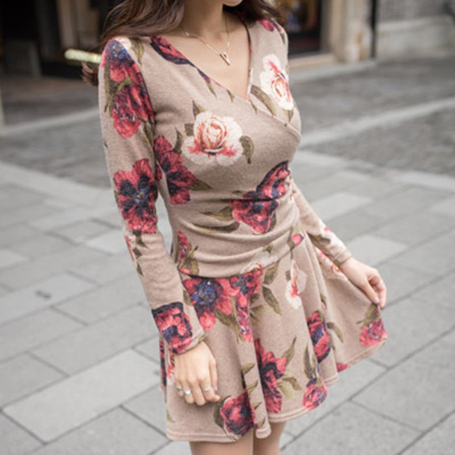 女性らしさが感じられる花柄が魅力的♪フラワーフレアワンピース 女性らしさが感じられる花柄が魅力的♪フラワーフレアワンピース