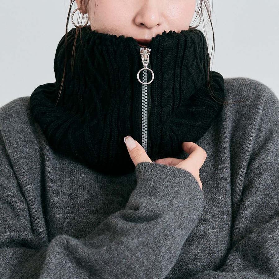 さえら◇ ヒスクローネ◇ 黒ニット◇アイボリーフリルスヌード