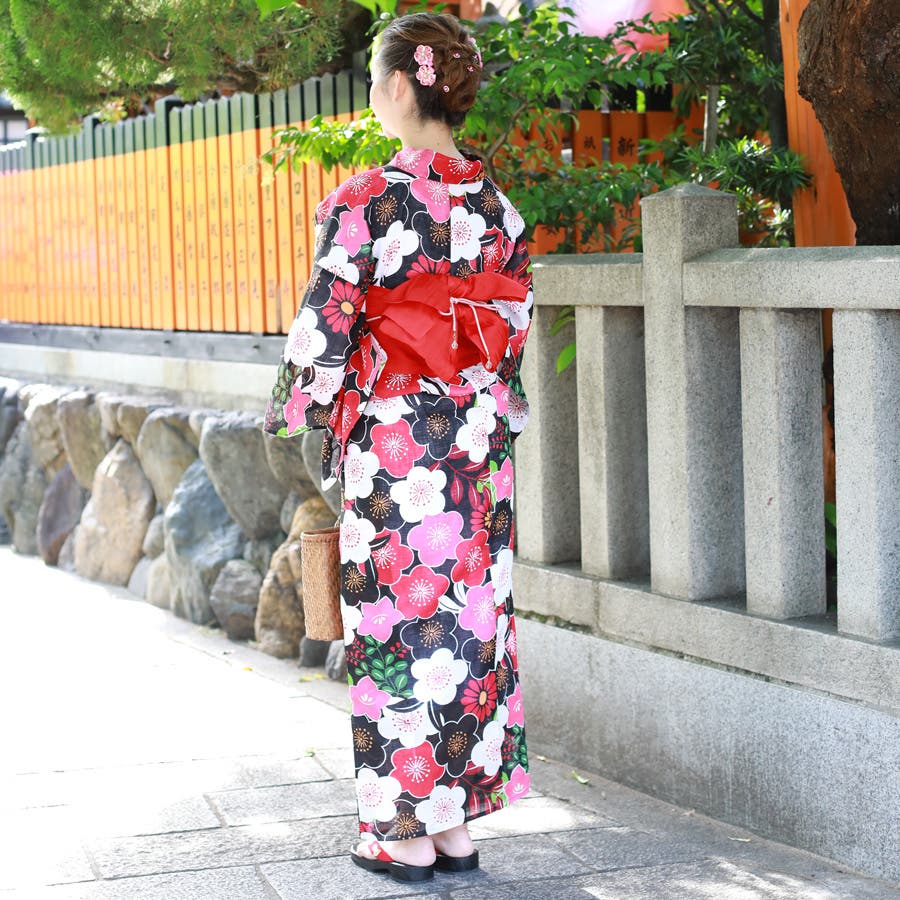 M3509★ 着物淡雪 ★ 綿浴衣 ★ 未使用品　浴衣　薔薇に蝶　矢鱈縞 浴衣 単品（古典 麻の葉 水色） | KIMONO CHOYA［きもの蝶屋］