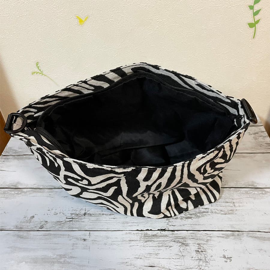 ☆新品・未使用☆chiiibag minibag zebra wide柄 - ボディバッグ