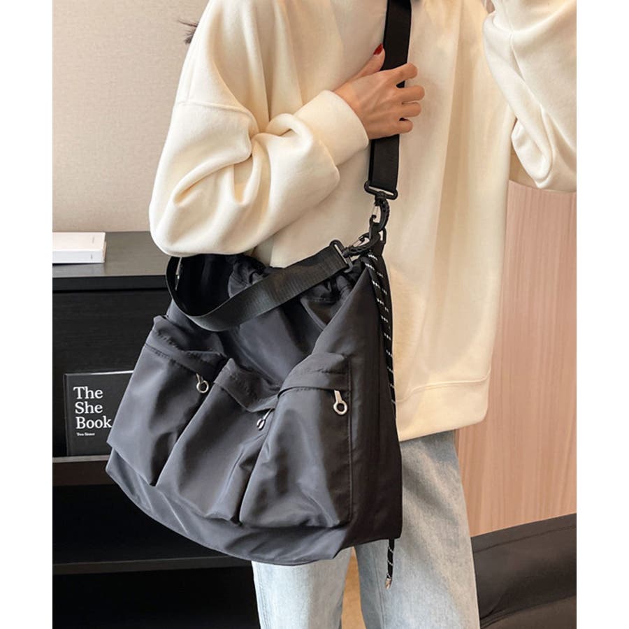 ショルダー 撥水ナイロン軽量ポケットたくさんのショルダー