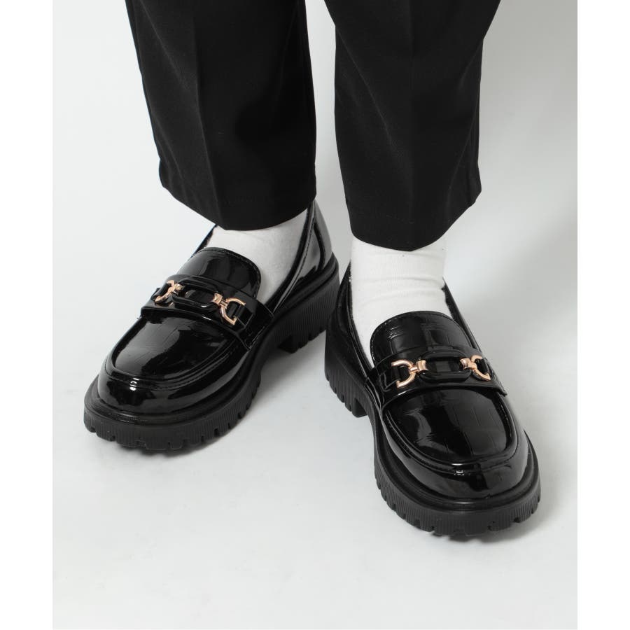 HYKEのレースアップシューズとSOFIE D'HOOREのローファーが入荷