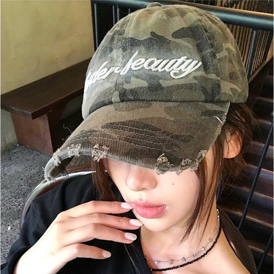 迷彩柄刺しゅうロゴダメージキャップ[品番：SHNW0012362