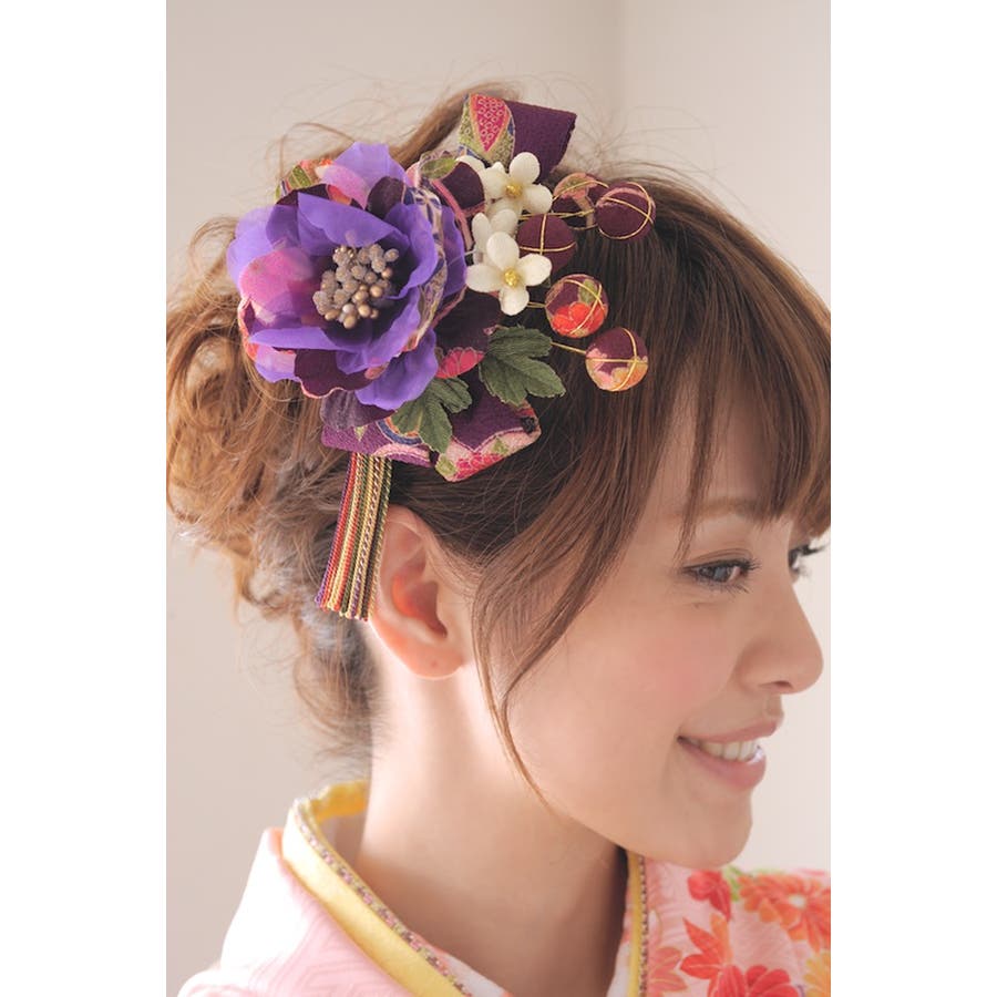 髪飾り 成人式 振袖向け 卒業式 袴 和柄 組紐 花 紫[品番：SBEW0006634