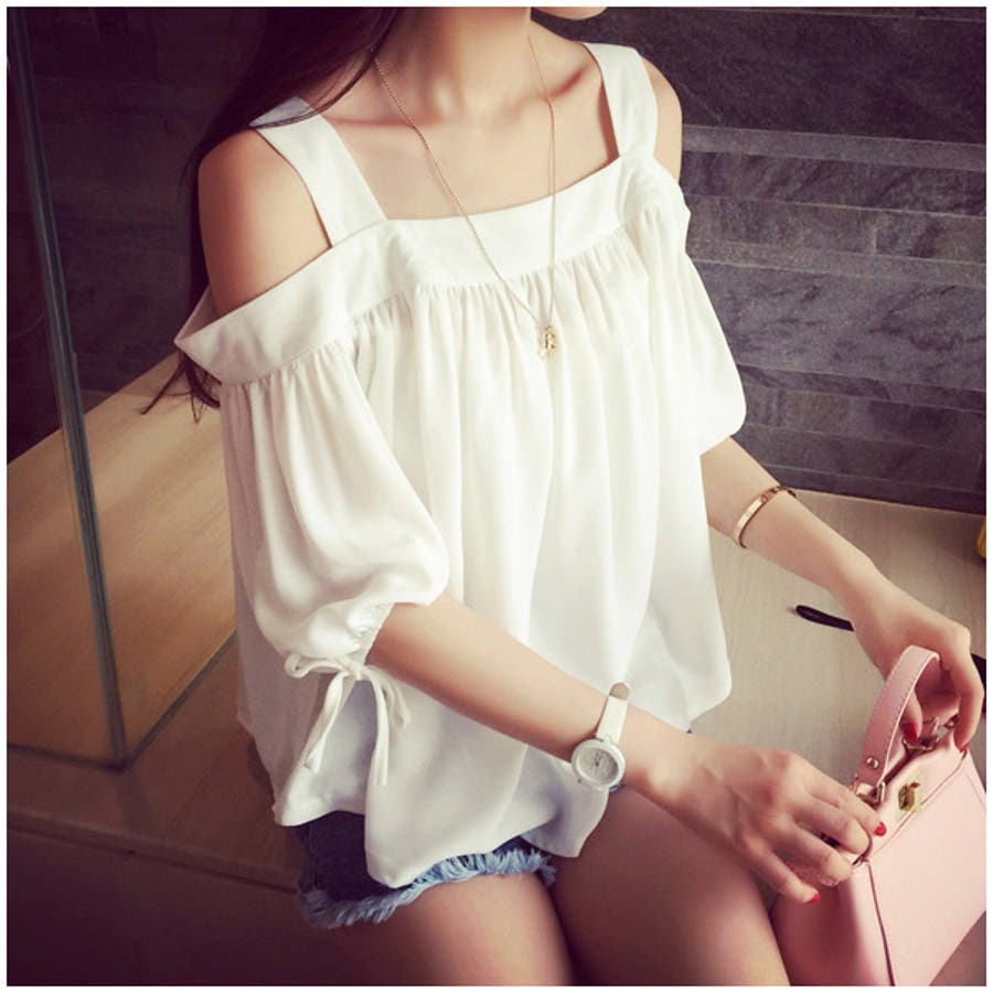 【ELLIE 】オフショルダートップス　ホワイト ELLIE 】オフショルダートップス ホワイト 大人気新作】ellie