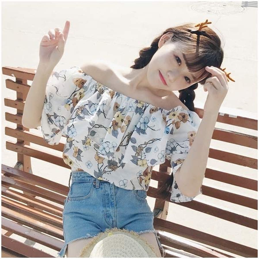 【別倉庫からの配送】 花柄 オフショルダー トップス[品番：VCTW0002858]｜VICTORIA カットソー(長袖/七分)