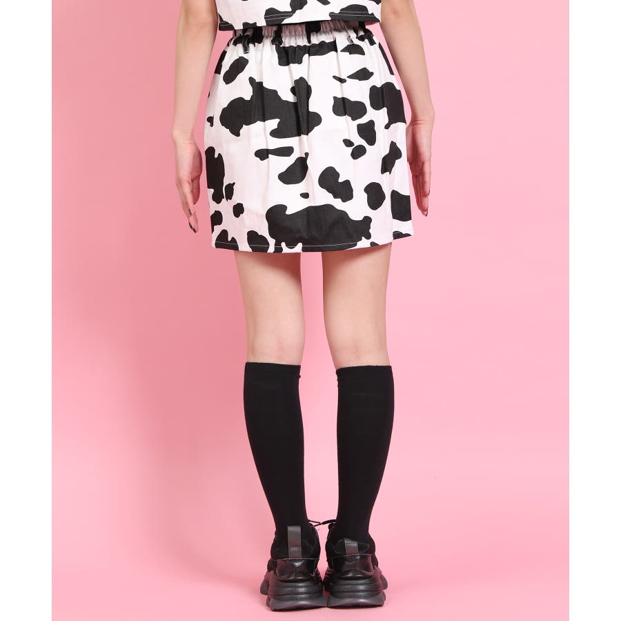 BOUTIQUE MOSCHINO 総柄スカート　牛柄　大きいサイズ BOUTIQUE MOSCHINO 総柄スカート 牛柄 大きいサイズ