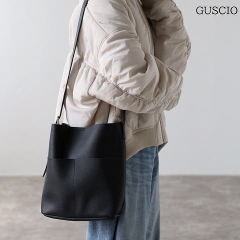 GUSCIO（グッシオ） | スクエア型　ショルダーバッグ 　1枚革風　 長さ調節可能　 12-1130