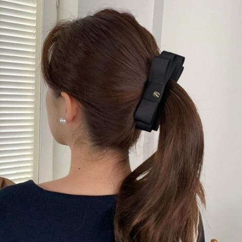 maison de LATIR（メゾン） | マット・サテン ブラックリボンヘアクリップ 黒 ヘアアクセサリー レディース 大人 可愛い きれいめ 上品 韓国風 ゴールドプレート ポニーテール ハーフアップ まとめ髪 ヘアアレンジ オフィス デイリー お呼ばれ シンプル バレッタ風