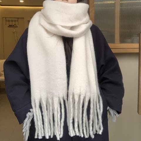 maison de LATIR（メゾン） | やさしいパステルカラーで冬コーデを彩る、大判マフラー レディース 大判マフラー 大判ストール パステルカラー フリンジ 太フリンジ ボリューム ふわふわ 柔らかい 暖かい 防寒 肩掛け ひざ掛け 秋 冬 ミントグリーン ピンク イエロー レッド ホワイト 大人可愛い おしゃれ
