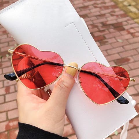 maison de LATIR（メゾン） | かけるだけで視線を独り占めハートデザインサングラス ファッション雑貨 アクセサリー レディース フェス イベント サングラス メガネ トレンド アウトドア 海 屋内 韓国 観光 旅行 リゾート 個性的 ハート型 軽量 おしゃれ 可愛い