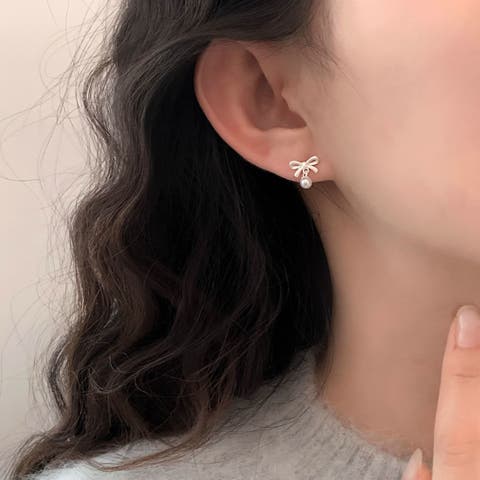 maison de LATIR（メゾン） | さりげない可愛さを毎日の耳元に。リボンモチーフパールピアス アクセサリー ピアス 両耳 耳元 ファッション雑貨 オフィス オフィスカジュアル ホーム レディース 韓国 大きいサイズ 春　春服 レディース 20代 かわいい おしゃれ