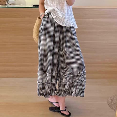maison de LATIR（メゾン） | スカート見えするふんわりシルエットが魅力のティアードワイドパンツ。ガウチョ スカンツ スカーチョ フレアパンツ ウエストゴム ゆったり 体型カバー ナチュラル カジュアル ギンガムチェック フリル ティアード 大人可愛い リラックスパンツ 韓国