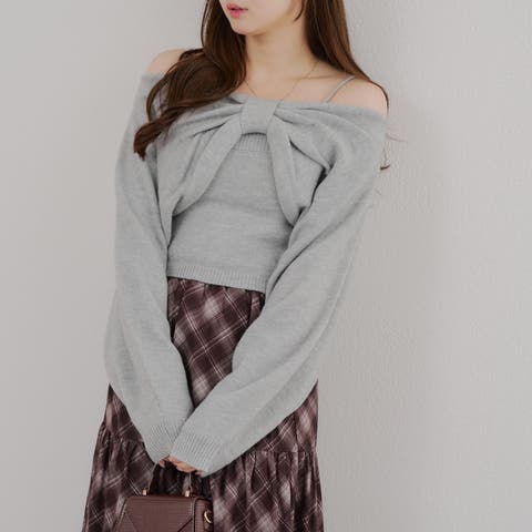 NICE CLAUP / OLIVE des OLIVE OUTLET(ナイスクラップ) | オフショルでも着られる、リボンがキュートなセットアイテム リボンニット+キャミニット