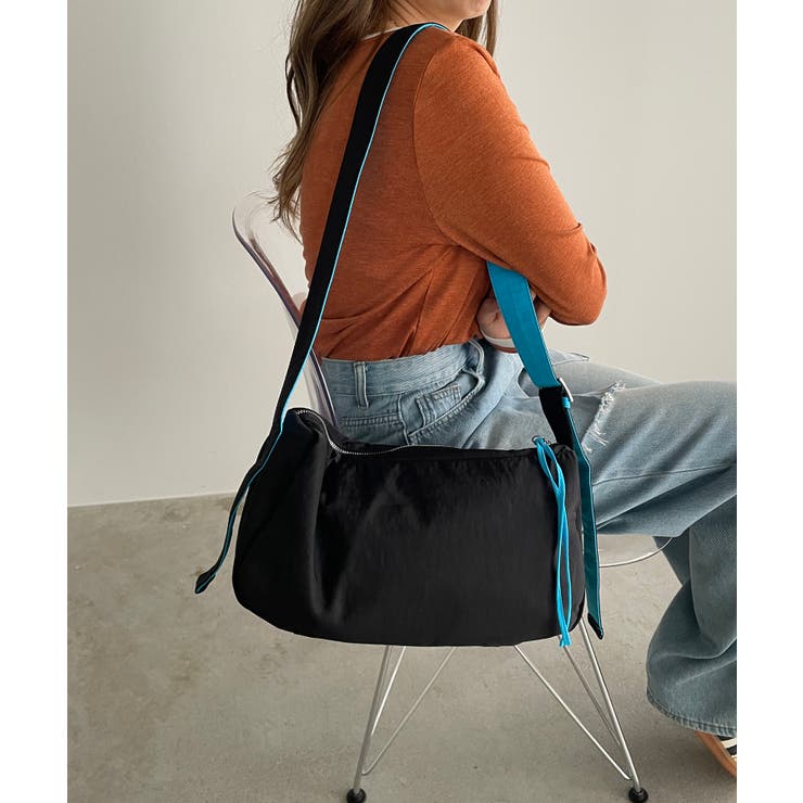 ブラック | バイカラースクエアナイロンショルダーバッグ | 210nouve