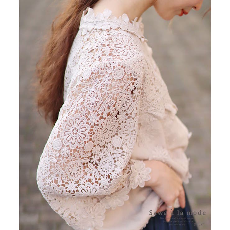 華やかなデコルテ花刺繍トップス。トップス シャツ カットソー | Sawa a la mode | 詳細画像1 
