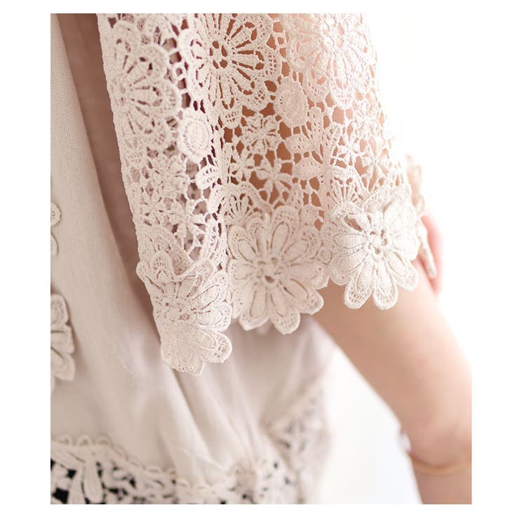 華やかなデコルテ花刺繍トップス【3月24日8時販売新作】