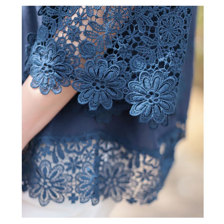 華やかなデコルテ花刺繍トップス。トップス シャツ カットソー