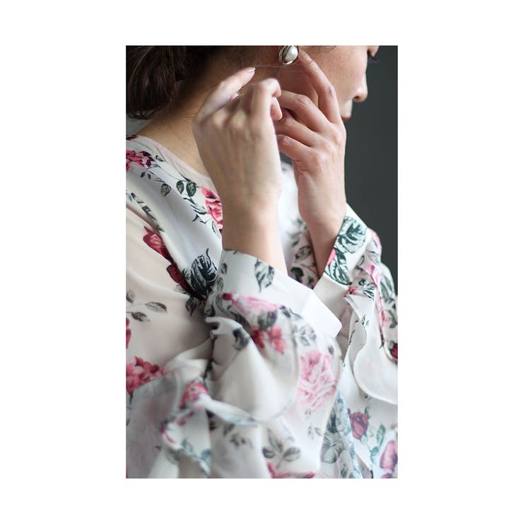 華やかなフリル袖の花柄ブラウス【4月7日8時販売新作】