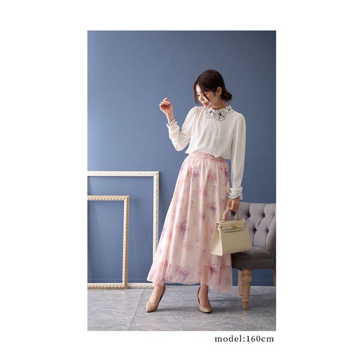 フェミニンな雰囲気に包み込む花柄シフォンフレアスカート