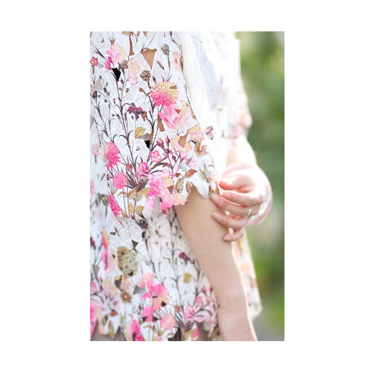 TED BAKER 花柄プリント　袖シースルーブラウス TED BAKER 花柄プリント袖シースルーブラウス