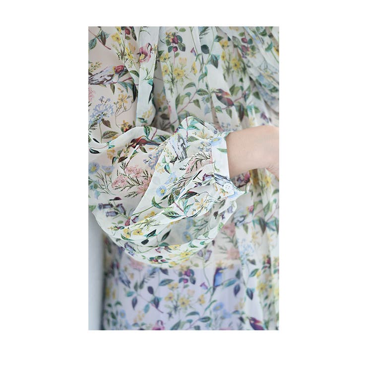 小鳥が集うお花畑のシアーシャツブラウス【9月6日20時販売新作】