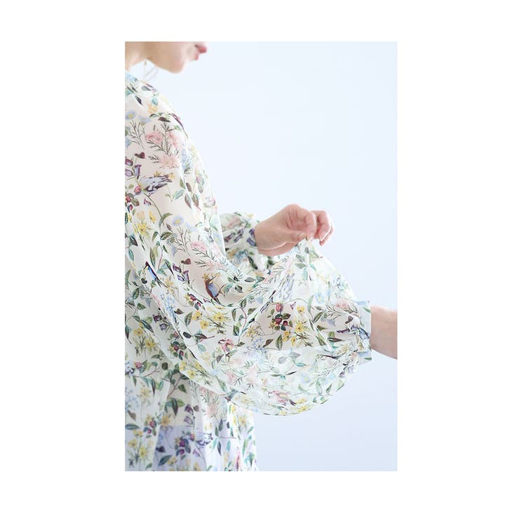小鳥が集うお花畑のシアーシャツブラウス【9月6日20時販売新作】