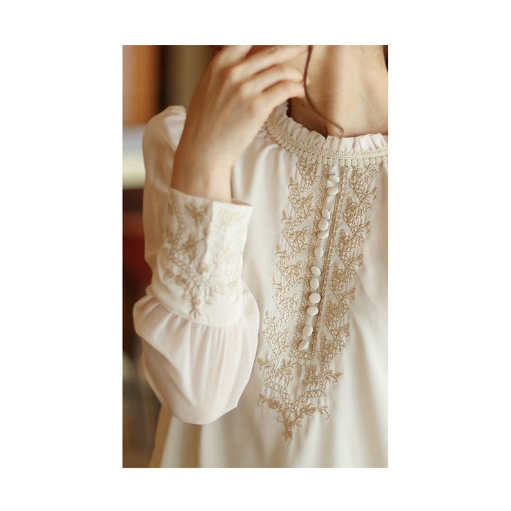 気品溢れる刺繍が目を惹くシフォンシャツブラウス レディース ファッション | Sawa a la mode | 詳細画像2 