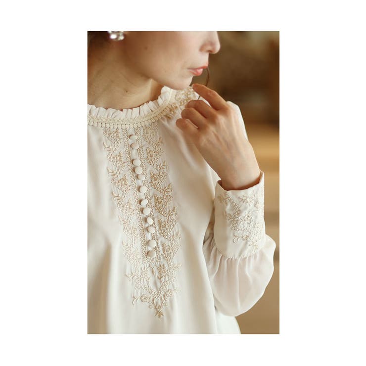 気品溢れる刺繍が目を惹くシフォンシャツブラウス レディース ファッション | Sawa a la mode | 詳細画像9 