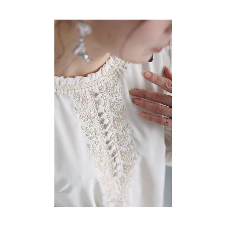 気品溢れる刺繍が目を惹くシフォンシャツブラウス レディース ファッション | Sawa a la mode | 詳細画像18 