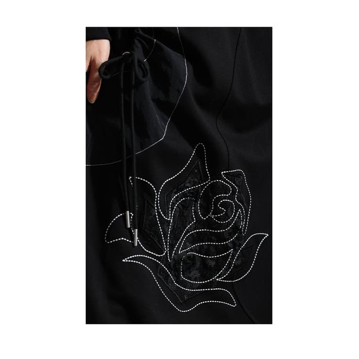 繊細に描かれたステッチ薔薇柄スカート【12月14日20時販売新作】