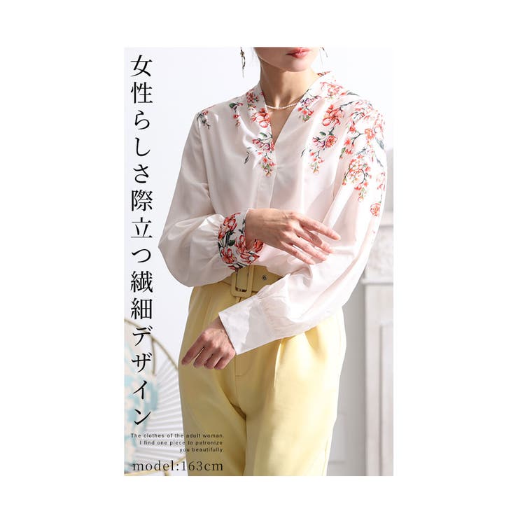 可憐で華やかな花々が舞い散る花柄アシンメトリーブラウス