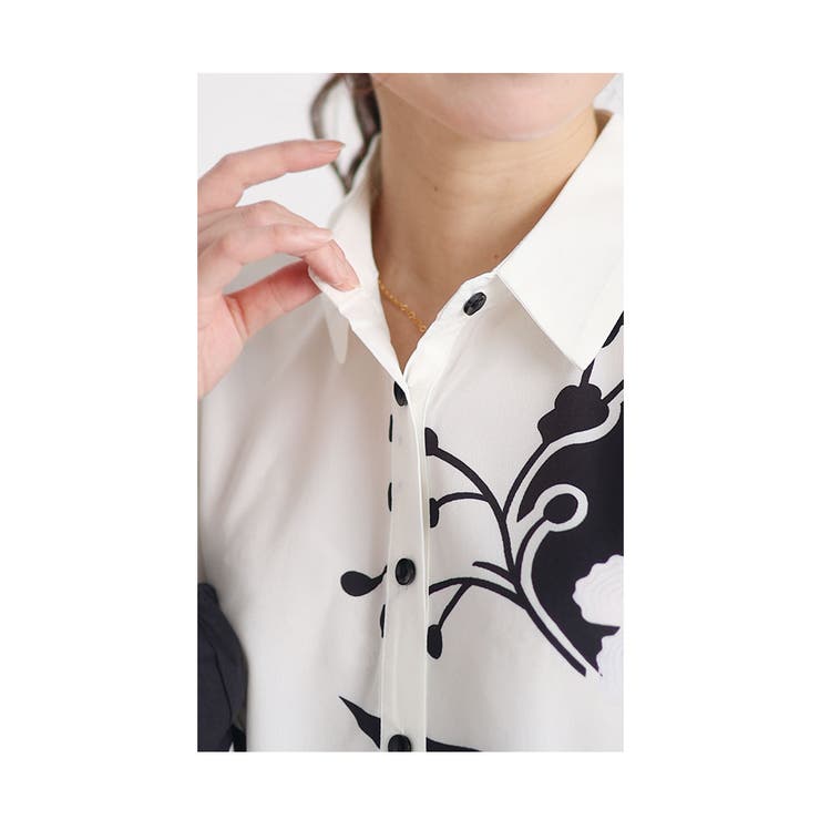 モノトーンのお花咲くアートなシャツブラウストップス レディース  
