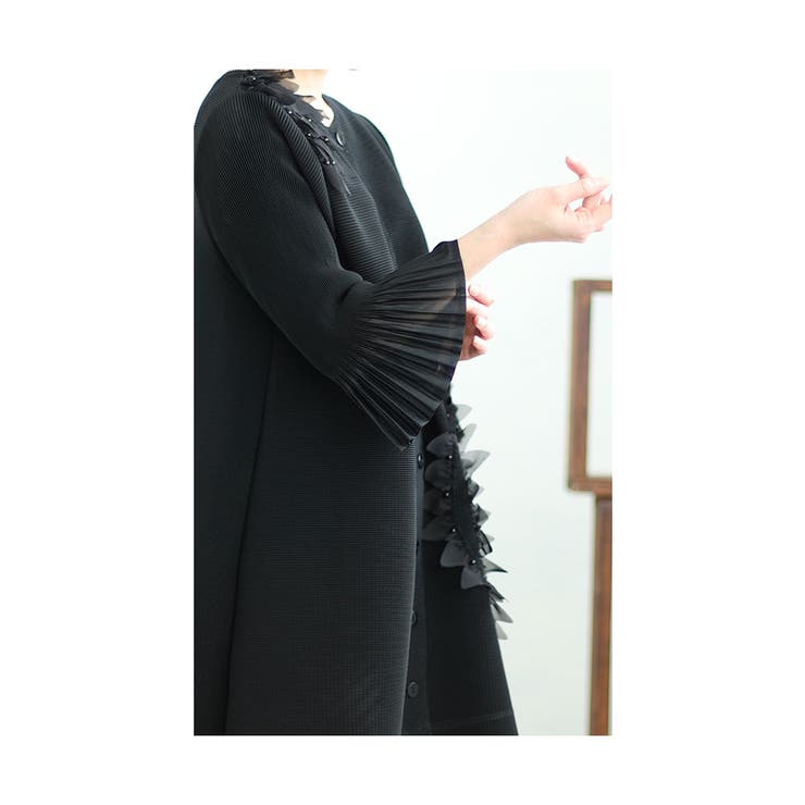 立体花びらに魅了されるプリーツジャケット【3月9日20時販売新作】