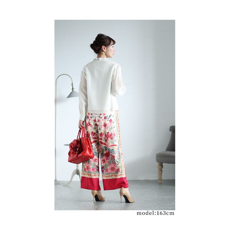 透かし刺繍が美しいタックシャツブラウス レディース