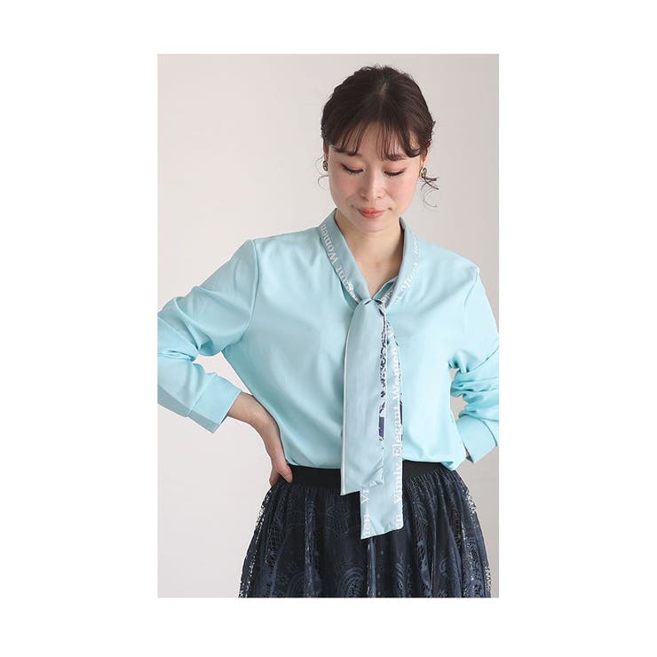 爽やかブルーが目を惹く英字ロゴボウタイブラウス レディース ファッション | Sawa a la mode | 詳細画像3 